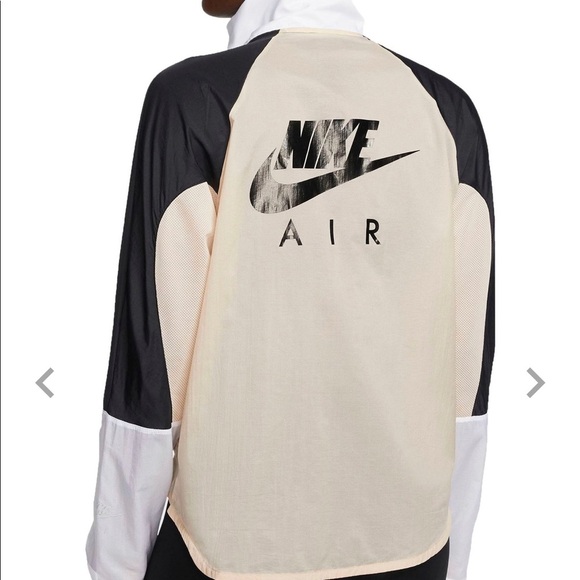 Nike| Women’s Nike Air light Jacket - Picture 10 of 10